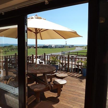 Blackthorn Farm Bed & Breakfast Хоулихед Екстериор снимка