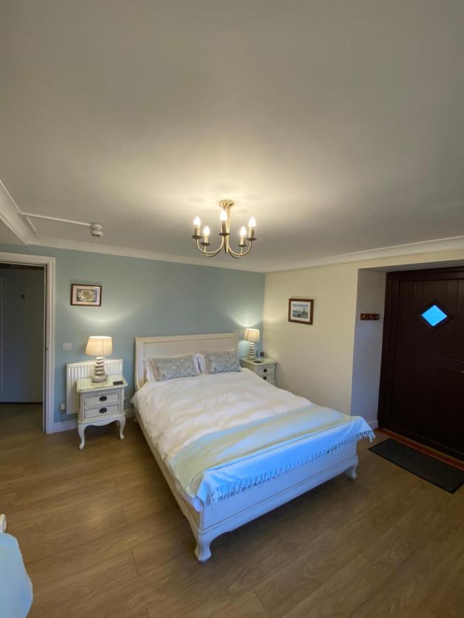 Blackthorn Farm Bed & Breakfast Хоулихед Екстериор снимка