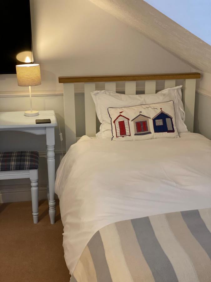 Blackthorn Farm Bed & Breakfast Хоулихед Екстериор снимка