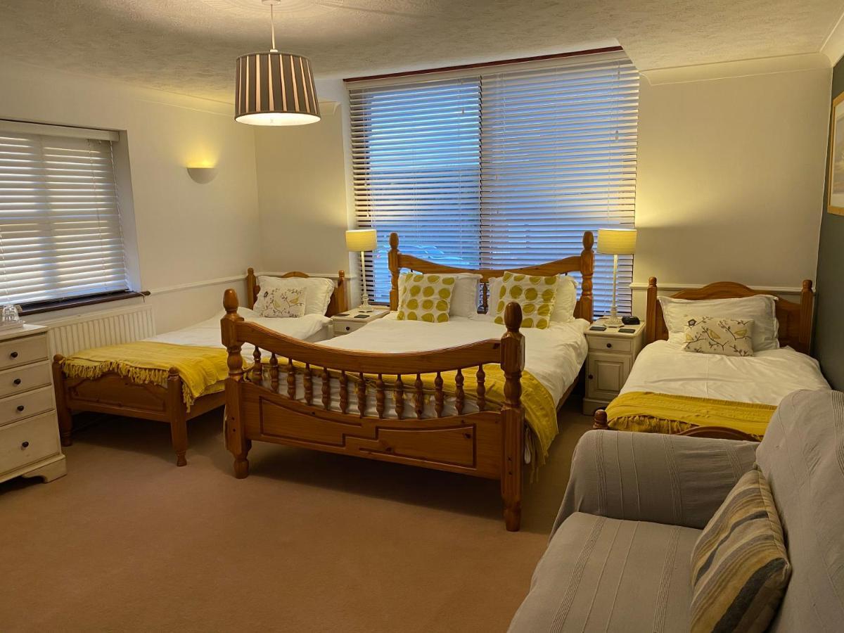 Blackthorn Farm Bed & Breakfast Хоулихед Екстериор снимка