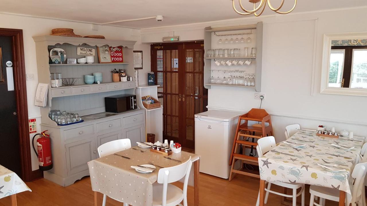 Blackthorn Farm Bed & Breakfast Хоулихед Екстериор снимка